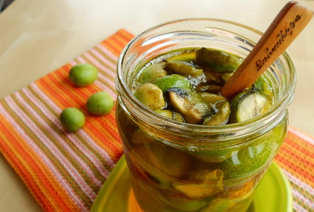 green-young-walnuts-honey-mix-juice